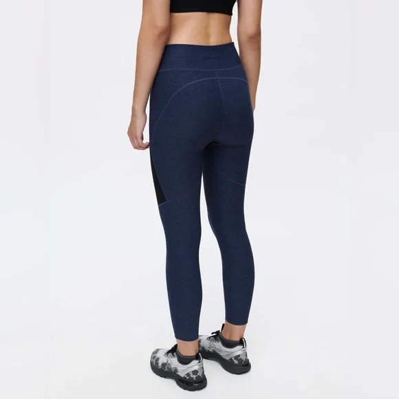 Outdoor Voices Two Tone 7/8 Signature OV Sculpt Legging in Blue/Black, Medium - Picture 4 of 13
